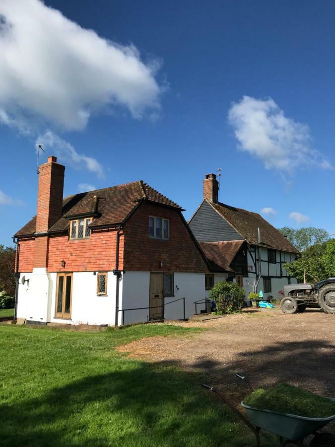 Hurst Hill Bed & Breakfast Dunsfold Exterior photo